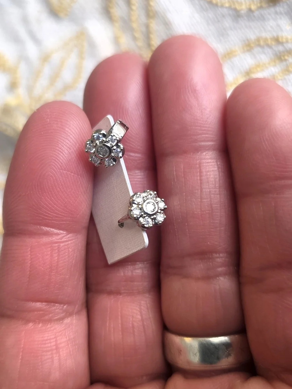 Classic Silver-Tone Crystal Flower Stud Earrings Stainless steel. Daily u